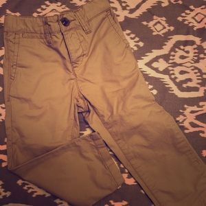 ✨NEW LISTING✨ Old Navy Khaki Skinny Pants 2T